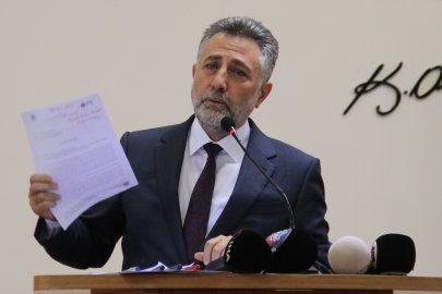 Bayraklı Belediyesi'ne rüşvet operasyonu! Eski başkan dahil 43 şüpheli adliyeye sevk edildi