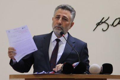 Bayraklı Belediyesi'ne rüşvet operasyonu! Eski başkan ve oğlu dahil 15 kişi tutuklandı