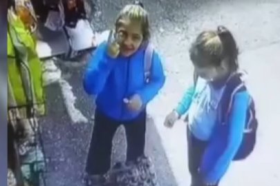 Bursa'da iki kardeşten örnek davranış! Parayı kameraya gösterip kapının altından bıraktılar