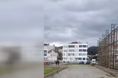 Bursa'da fırtına halı sahayı yerle bir etti! Direkler yıkılıp parçalandı