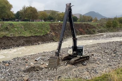 Bursa'da toprak kayması derenin yönünü değiştirdi! BUSKİ ekipleri harekete geçti