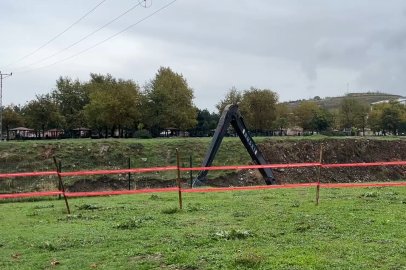 Bursa'da toprak kayması derenin yönünü değiştirdi! BUSKİ ekipleri harekete geçti