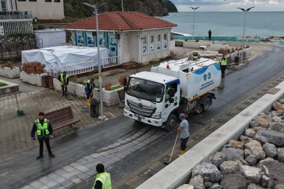 Büyükşehir ekiplerinden sahillerde temizlik çalışması