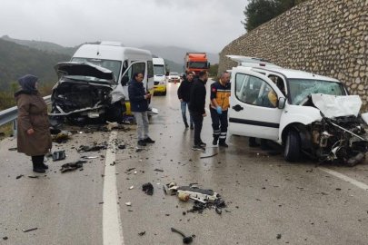 Bursa'da feci kaza: 1 ölü, 10 yaralı
