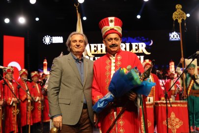 Bursa'da 700. yıl coşkusu! Mehter sesleri meydanları doldurdu, Ayna konseri geceye damga vurdu