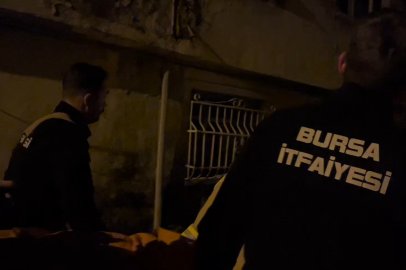 Bursa'da aynı kişi yine ekipleri alarma geçirdi! Yaklaşık 10'uncu kez cama çıktı