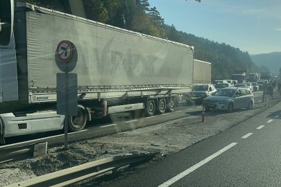 Bursa-Ankara yolunda dev türbin kanatları trafiği durdurdu! Tırlar ters şeritten ilerledi