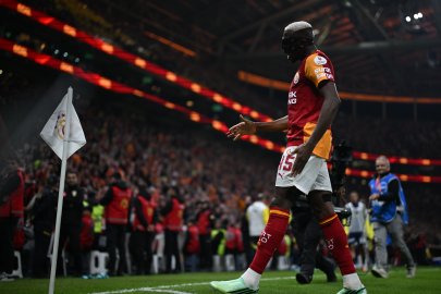 Derbide kazanan Galatasaray! Fenerbahçe'yi Osimhen'in golleriyle devirdi