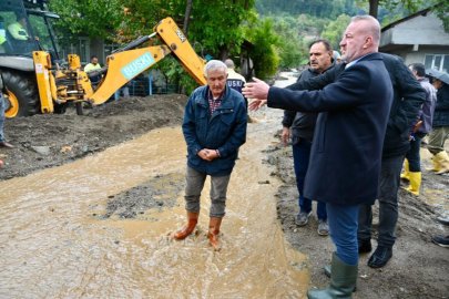 Karacabey'de şiddetli yağış sonrası tüm ekipler seferber oldu