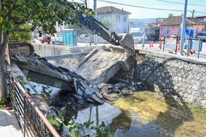 Bursa'da 56 yıllık köprü yıkıldı! Yerine çift şeritli köprü yapılıyor