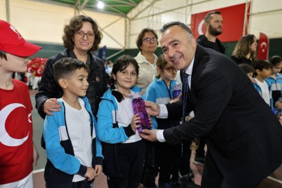 Bursa'da 600 öğrenciye ücretsiz tenis eğitimi! Geleceğin şampiyonları yetişiyor