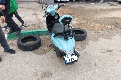 Bursa'da motosiklet yayaya çarptı! Korkunç kaza kamerada