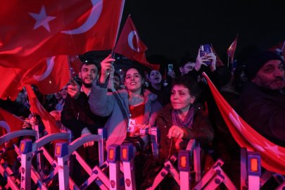 Bursa'da yağmur Cumhuriyet coşkusunu durduramadı! Ferhat Göçer'den Bursaspor sürprizi